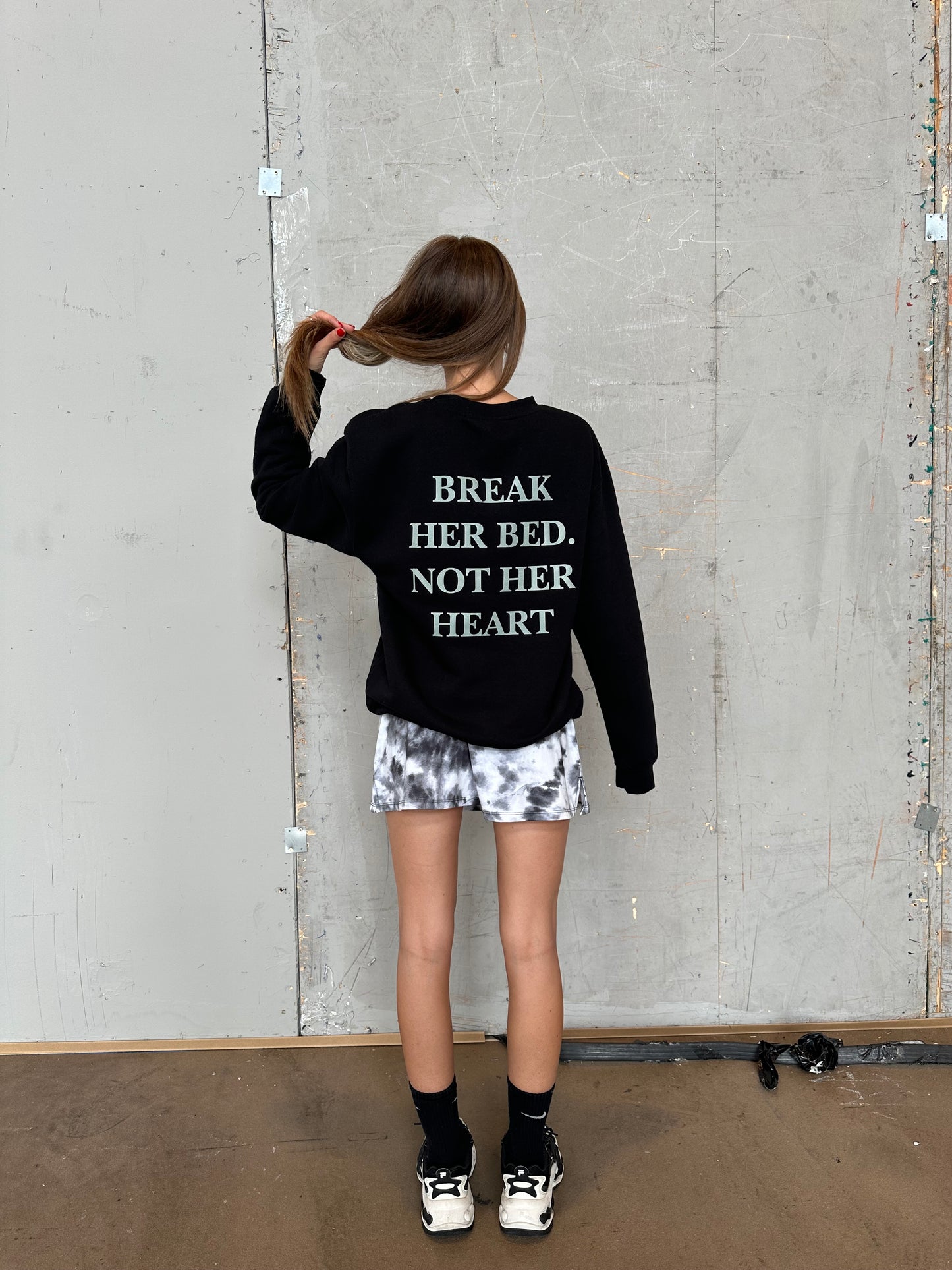 Felpa "Break Her Bed" Nera