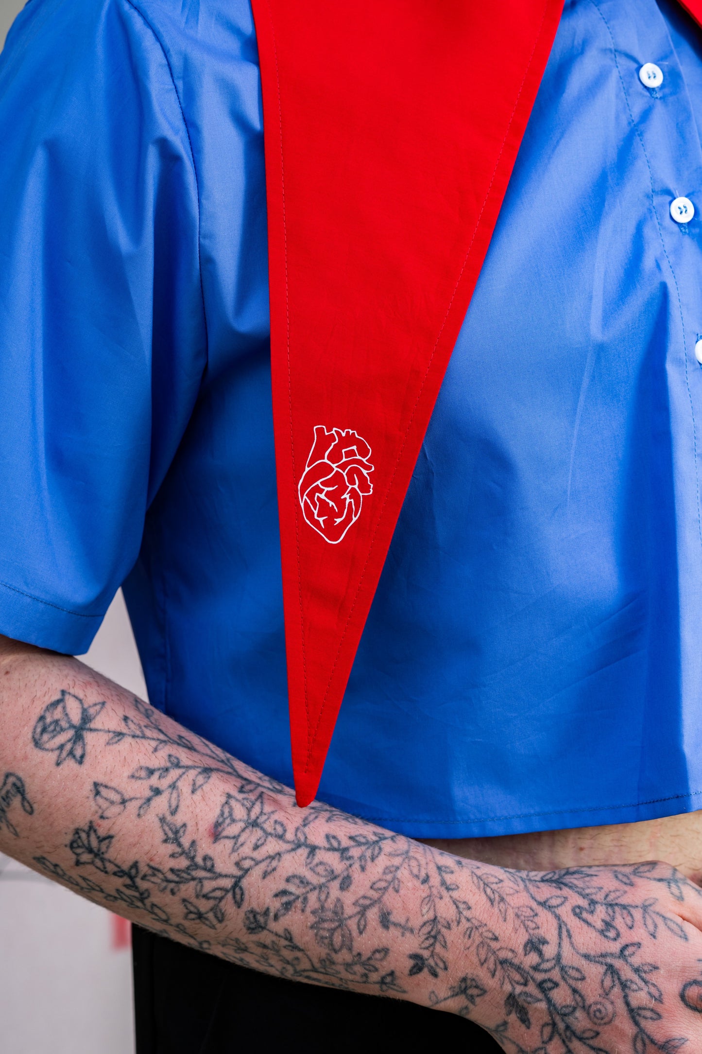 CAMICIA INQUIETANTE