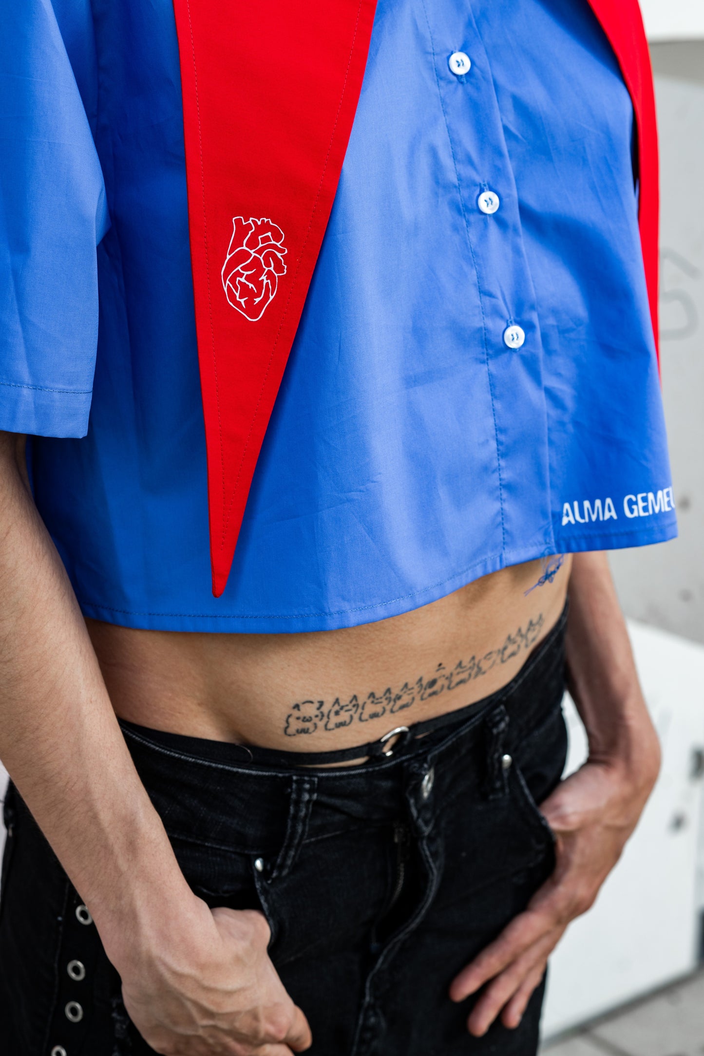 CAMICIA INQUIETANTE