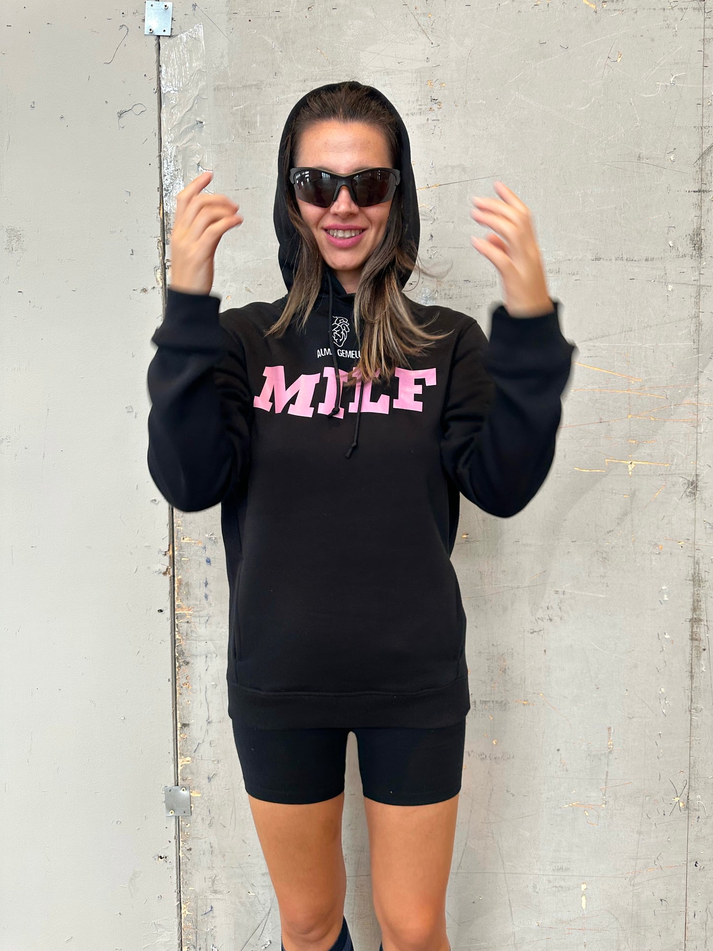 Felpa con Cappuccio "MILF" Nera
