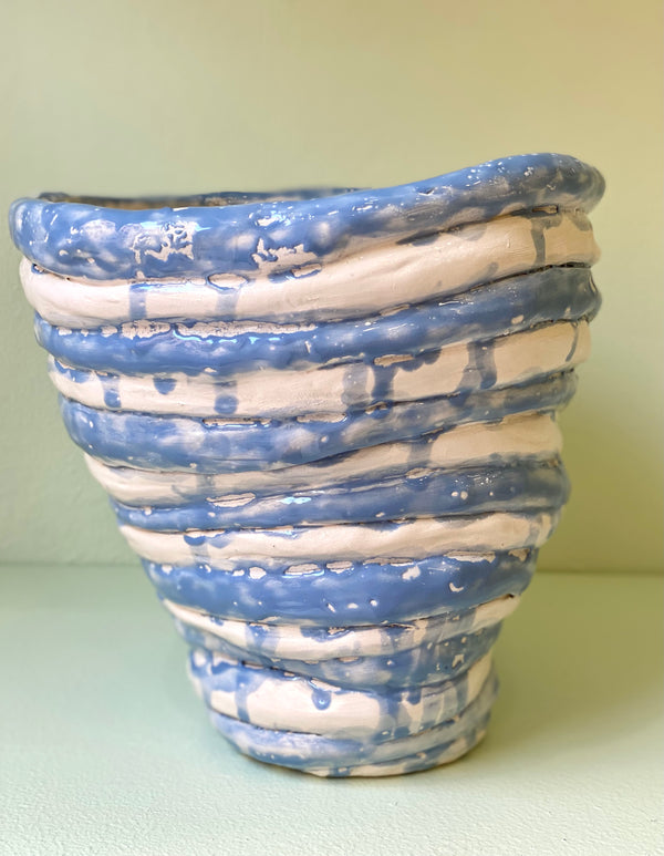 SWEET UMBILICAL CORD VASE BLUE AND WHITE